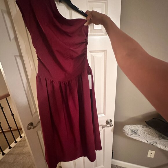 FKSP Elegant One-Shoulder Burgundy Dress - Picture 9 of 9